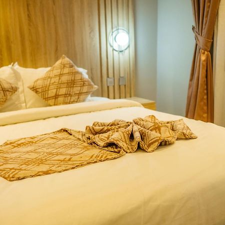 Ojaja Suites By Perennia Акуре Екстериор снимка