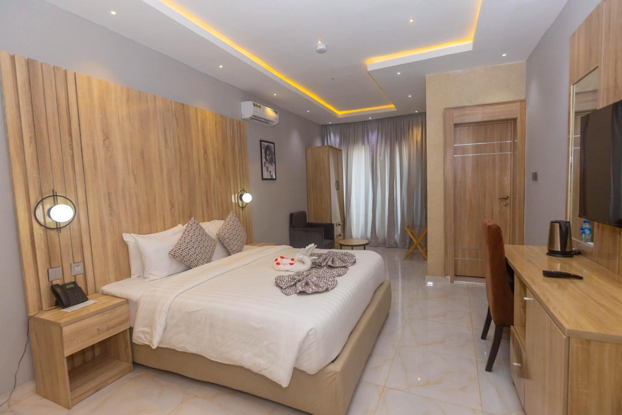 Ojaja Suites By Perennia Акуре Екстериор снимка