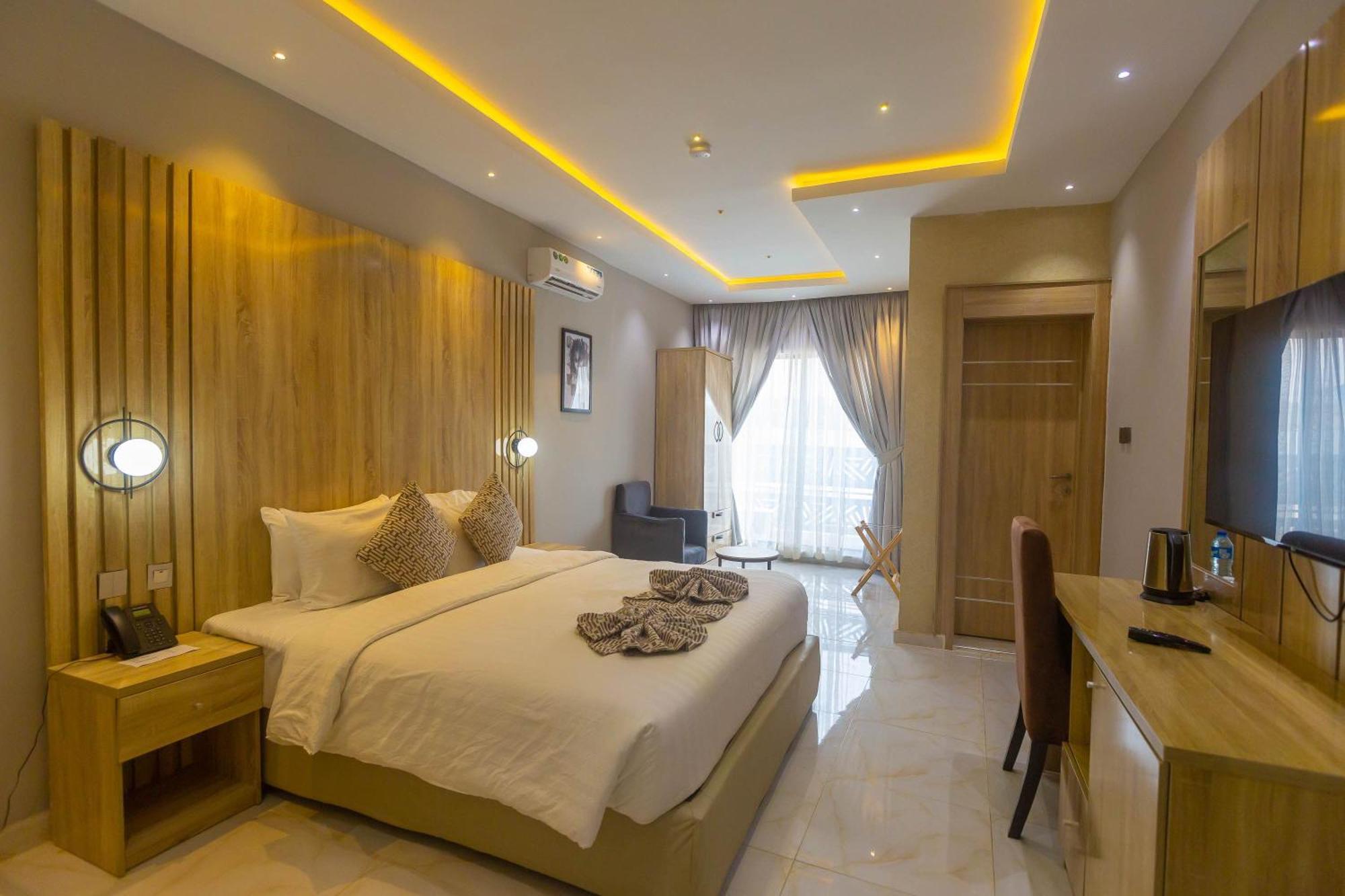 Ojaja Suites By Perennia Акуре Екстериор снимка